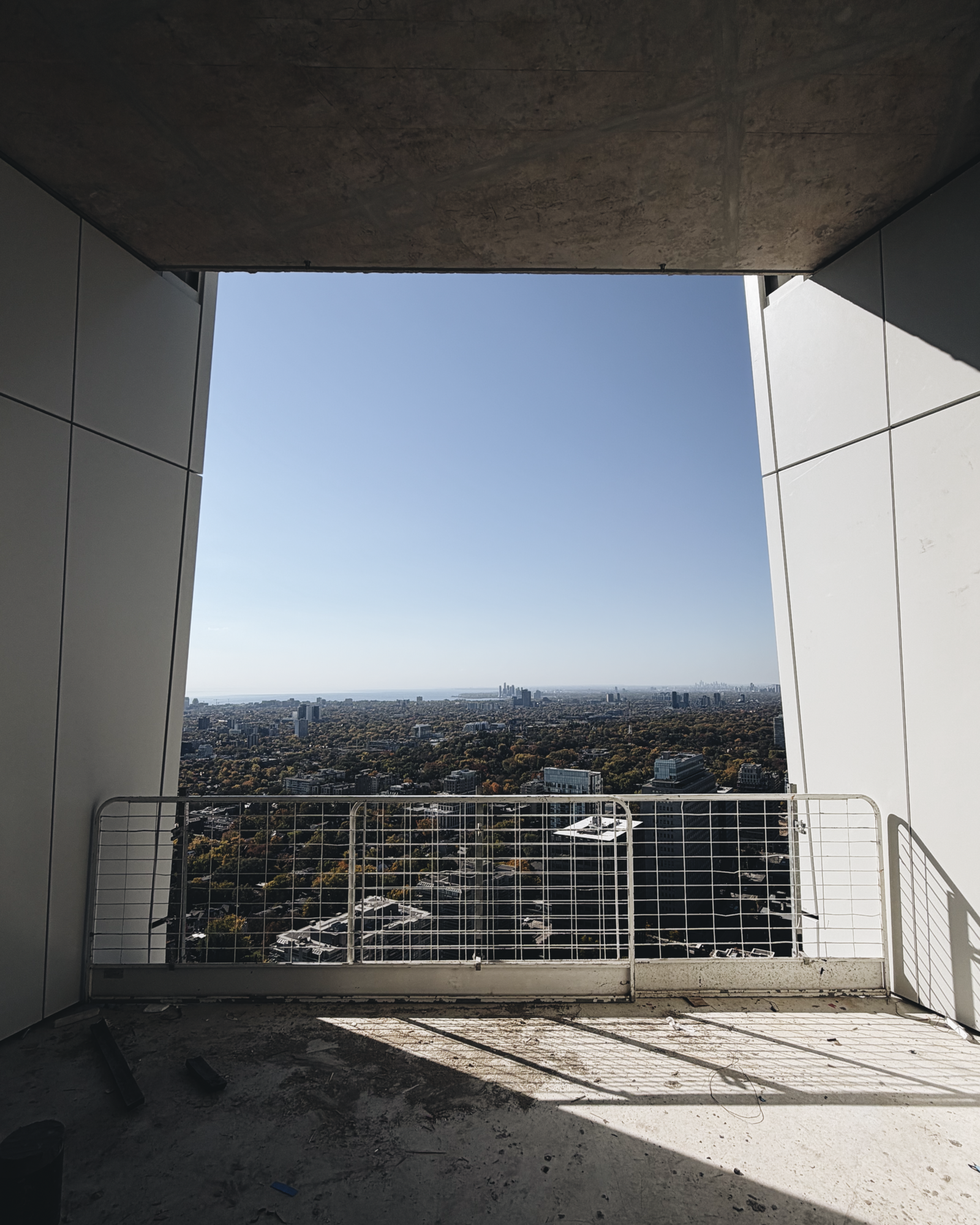 Cover image for The penthouse loggias of One Delisle