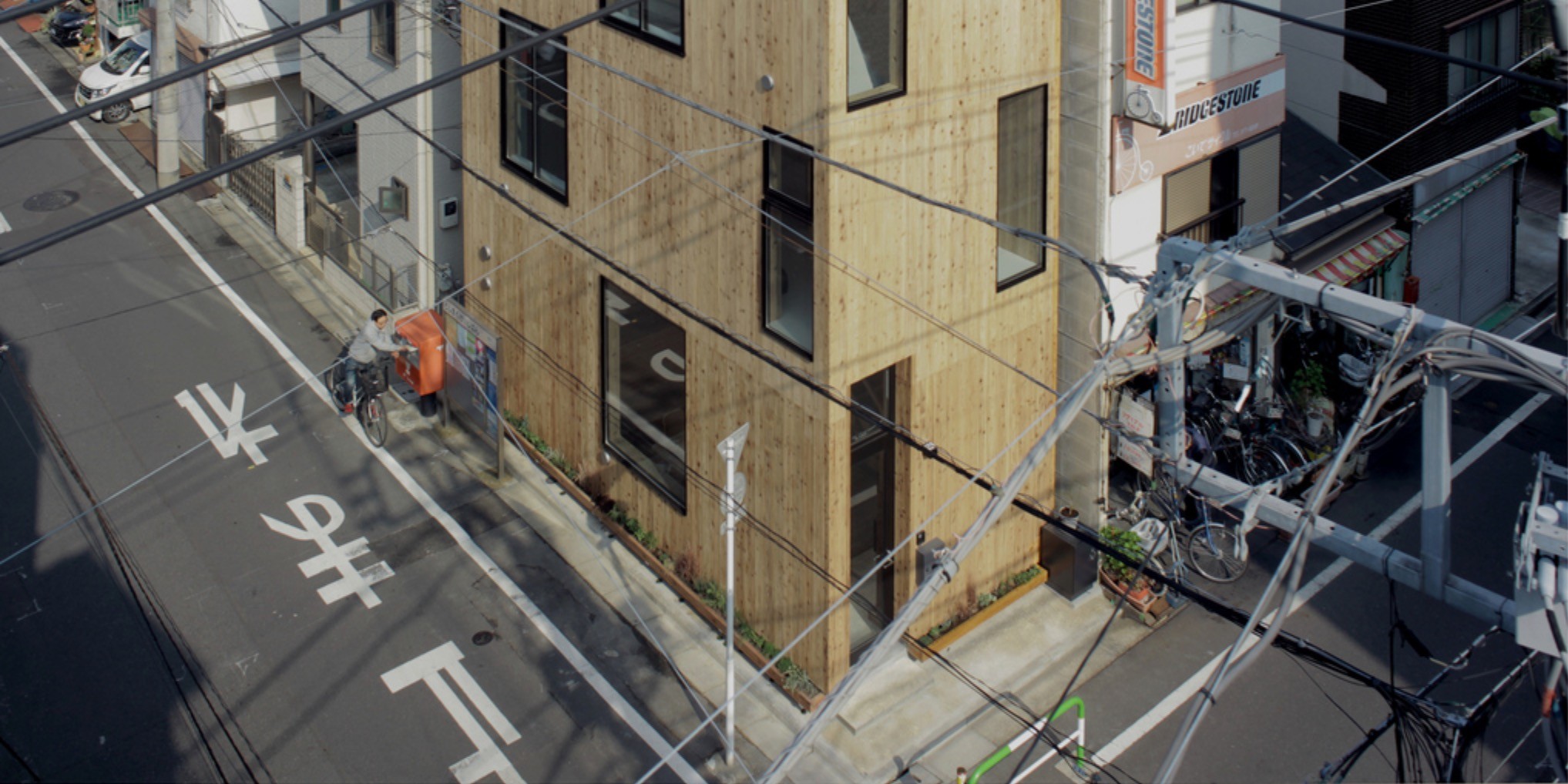 Cover image for A three-meter-wide home in Tokyo