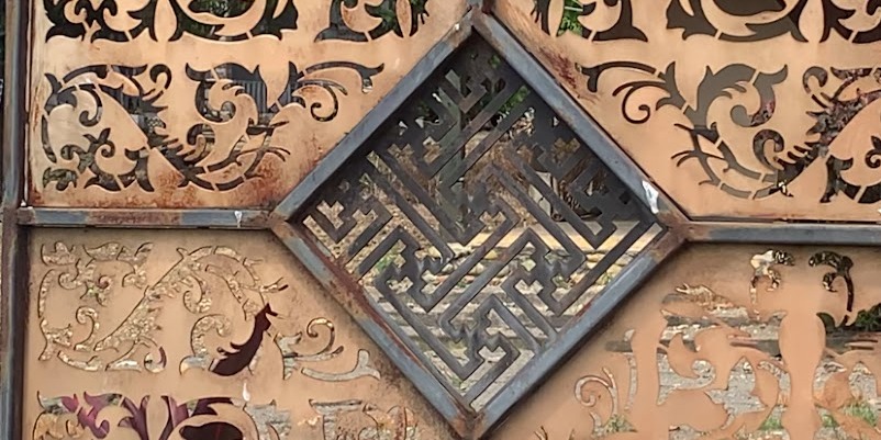 Cover image for Gonci Sikoi: Simbol Pertalian Darah Luwu-Pattojo dalam Arsitektur Soraja